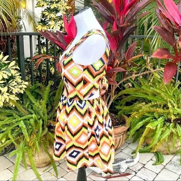 🍍3/$15🍍 Bar III Colorful Back Cutout Dress - Picture 2 of 5